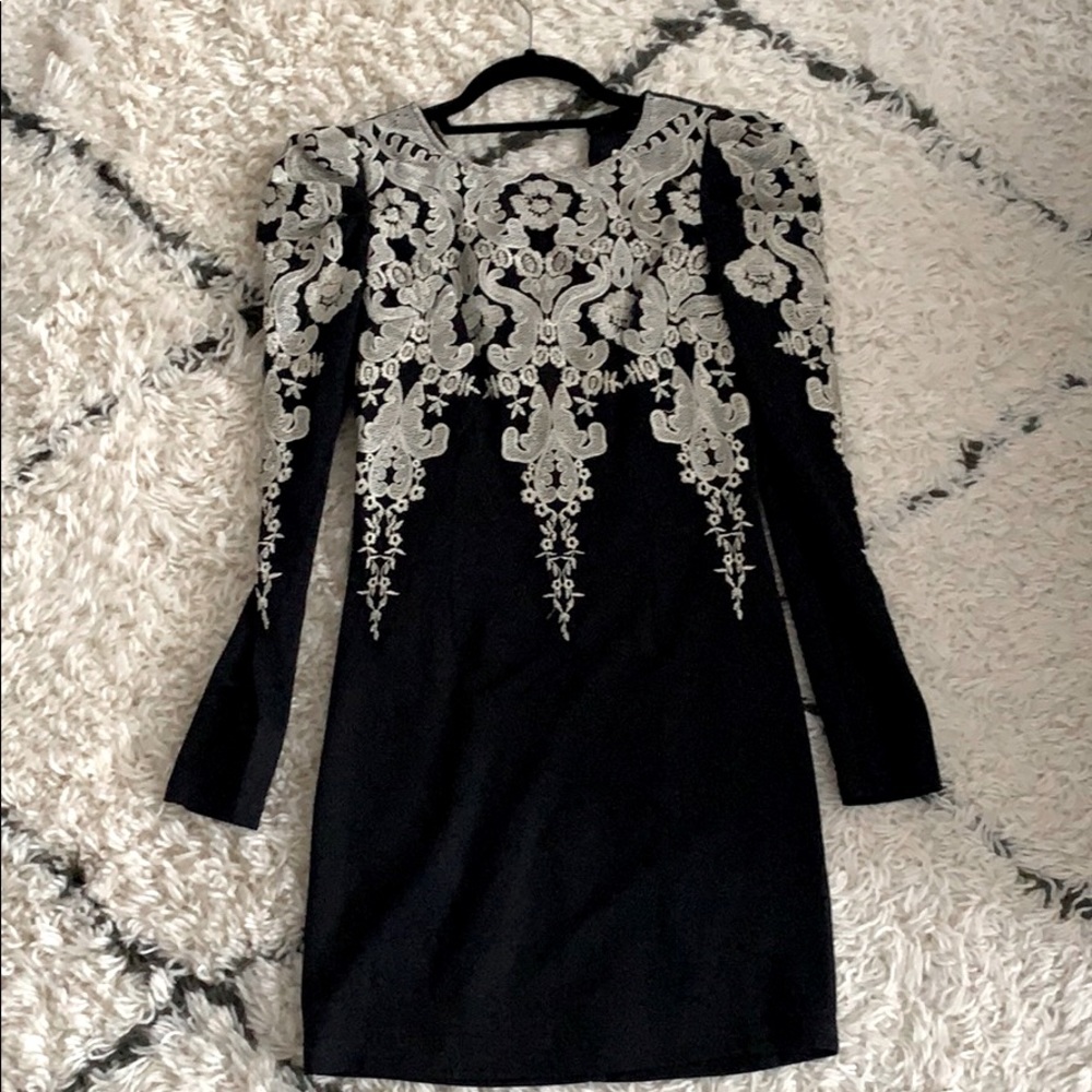 Chic 90’s-style mini cocktail dress!